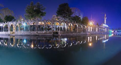  A View of Balıklı Rumı, uma Sinfonia Romântica de Tons Azuis e Texturas Luminosas!